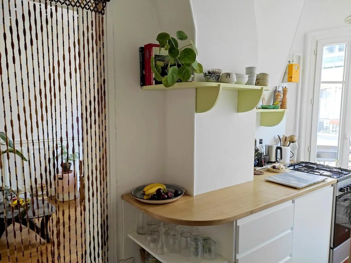 파리 Charming Light Flat In Goncourt 아파트