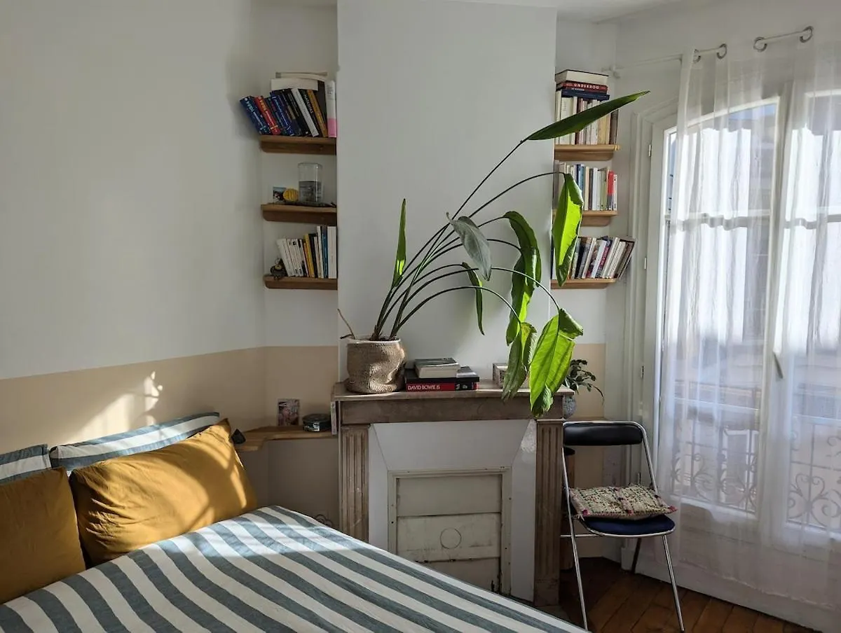 Charming Light Flat In Goncourt Appartement Parijs Frankrijk