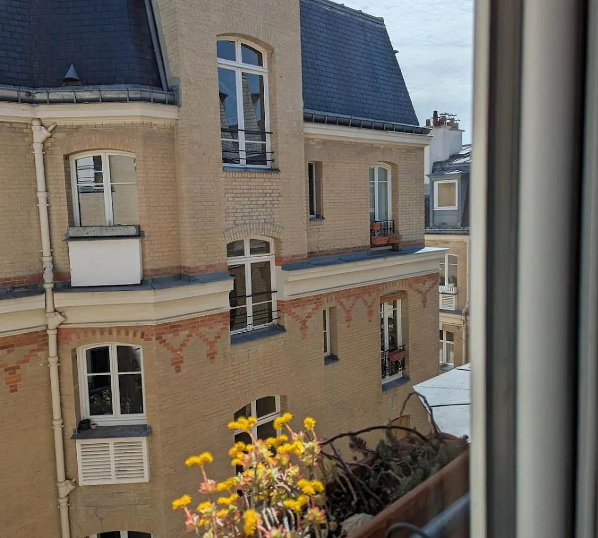 Charming Light Flat In Goncourt Appartement Parijs 0*,  Frankrijk